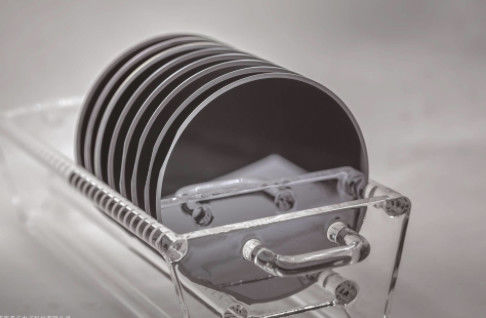 좋은 가격 300 - 900nm LN ON 상태 실리콘 LiNbO3 리튬 니오베이트 웨이퍼 얇은 필름은 실리콘 기판위에 층을 이룹니다 온라인으로