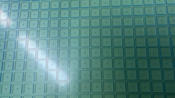 석영 / 붕규산염 UV 유리판 펀칭 홀 4.4 Ｘ 4.4 Ｘ 0.5mmt
